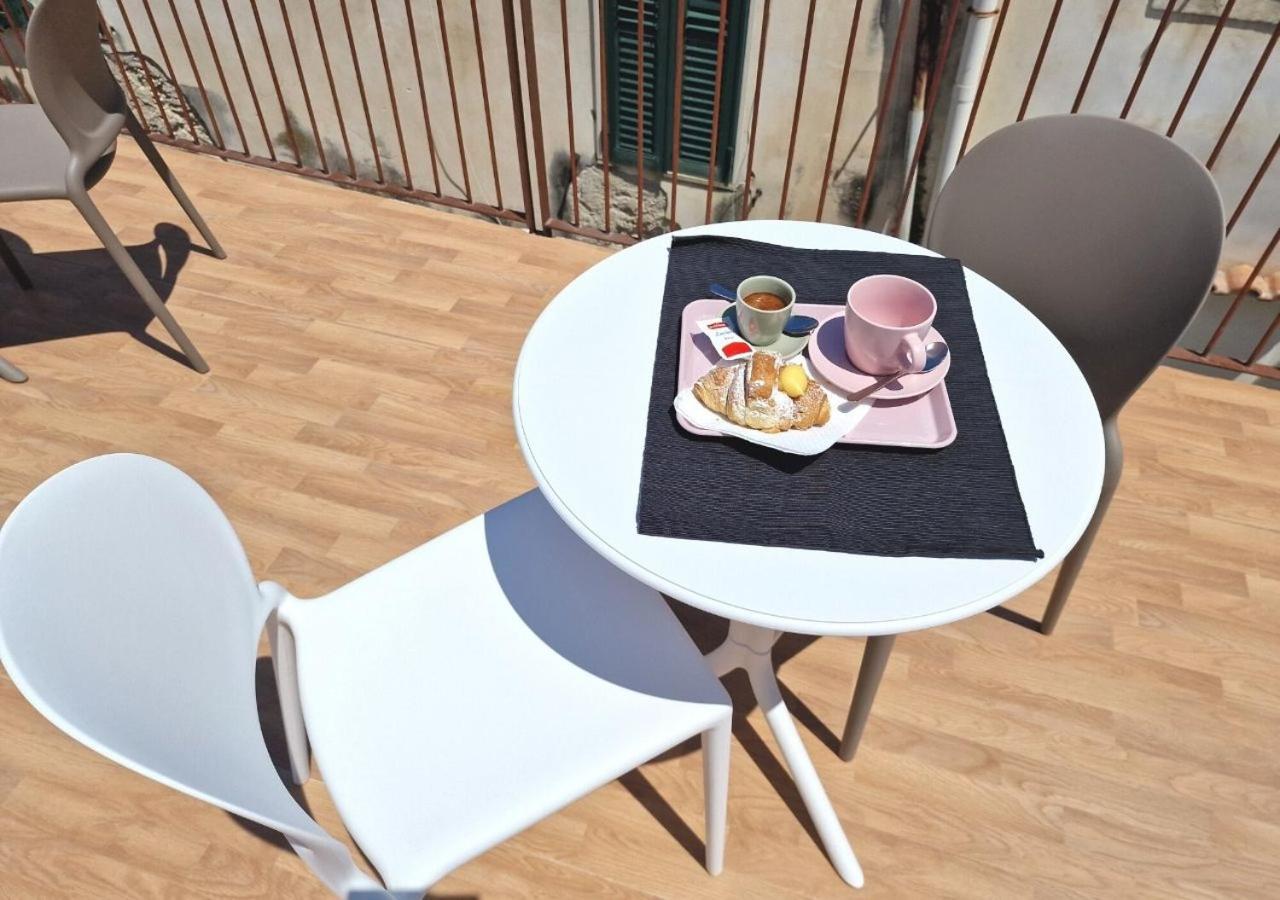 B&B Tra Le Vie Del Borgo Vieste Exteriér fotografie